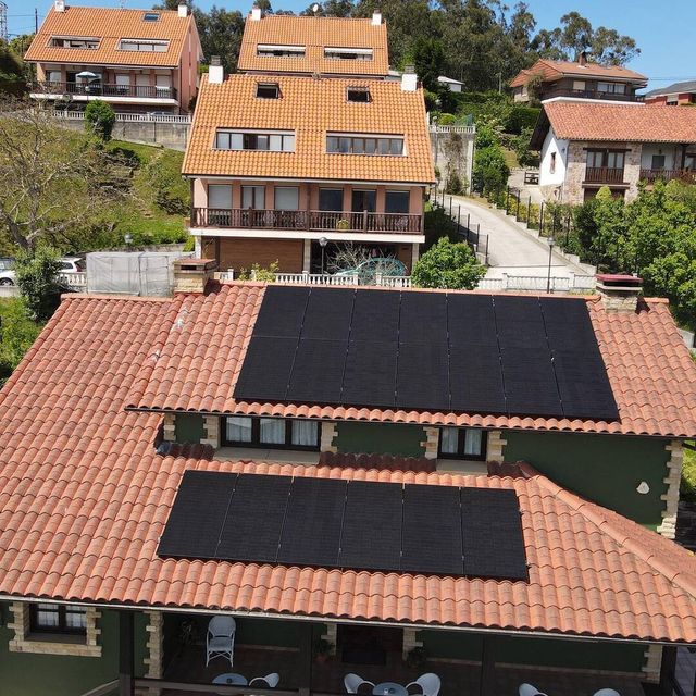 Instalaciones Raúl casa con placas solares