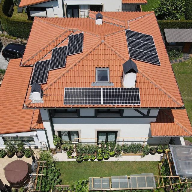 Instalaciones Raúl casa con placas solares